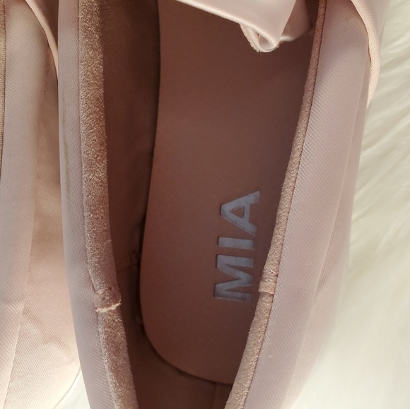 NIB MIA BLUSH VELVET TWIST BOW SNEAKERS SIZE 7.5 - Picture 4 of 6